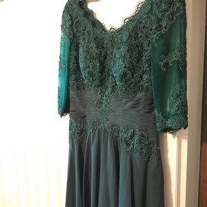 Emerald Green A-Line Knee Length Chiffon Lace Dres